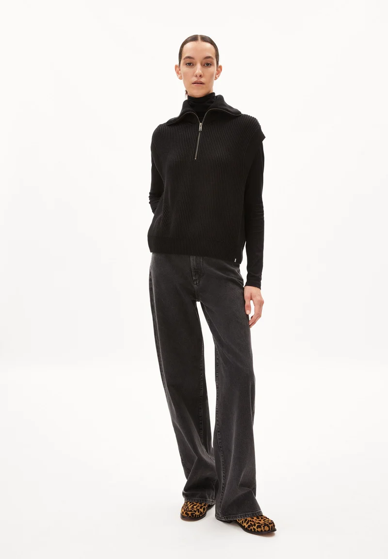 AYLAA | black