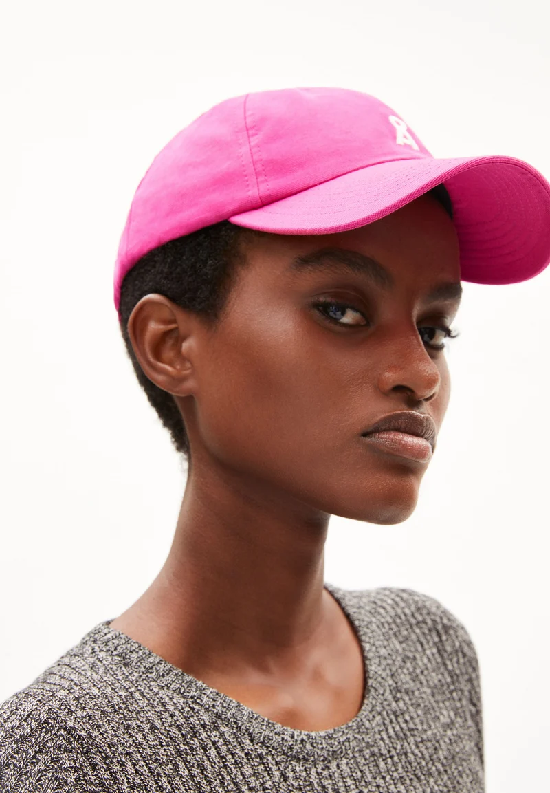 YENAAS BOLD KAPPE | bright raspberry