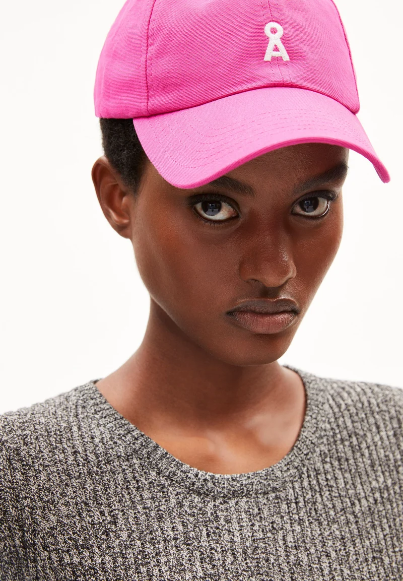 YENAAS BOLD KAPPE | bright raspberry