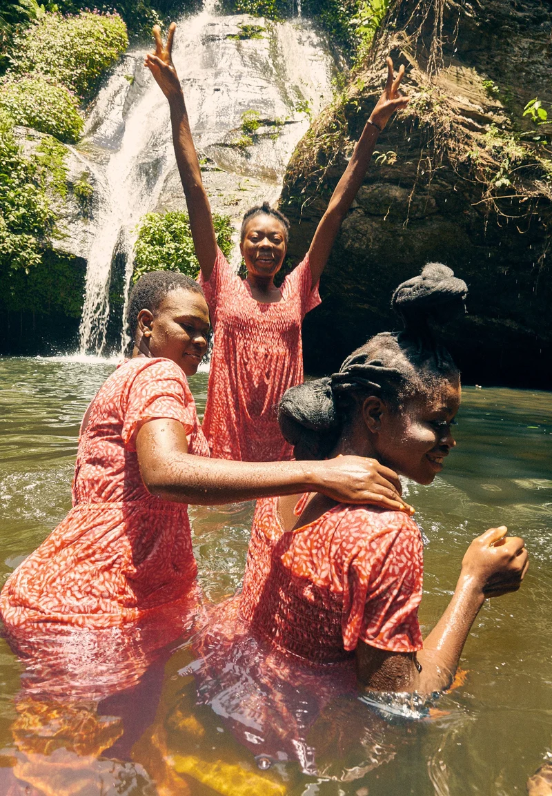 HERAA WATER DOTS | hibiscus