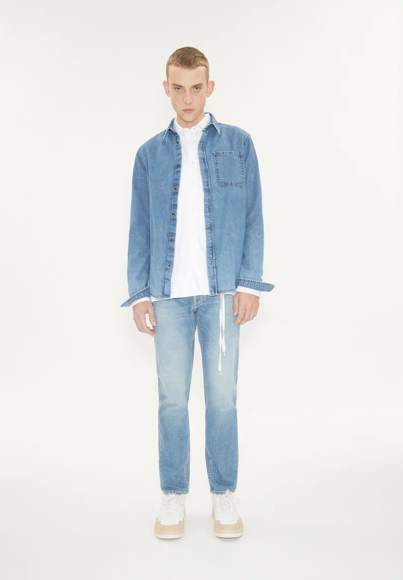 IAAN | light authentic
