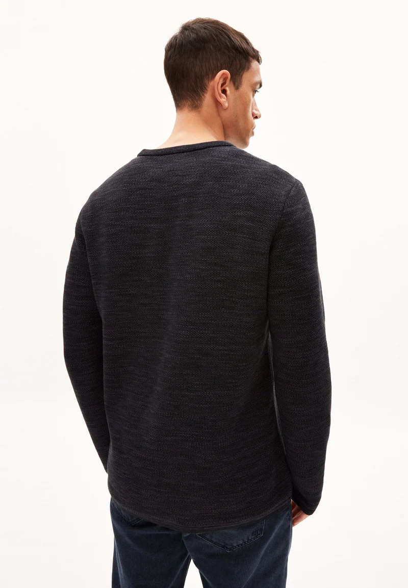 TOLAA | black