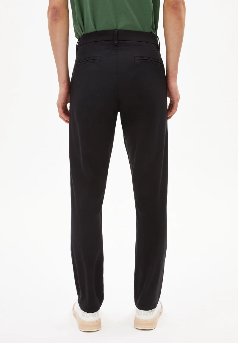 AATO REGULAR | black