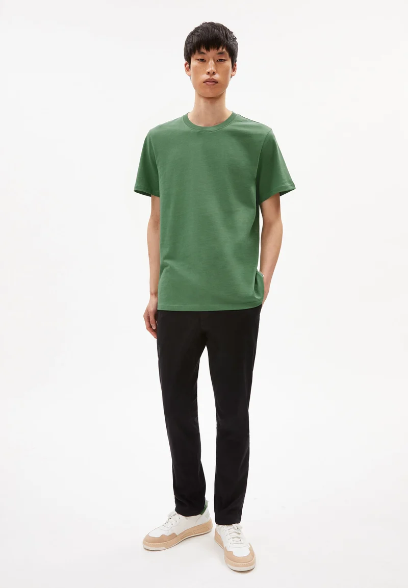 AATO REGULAR | black