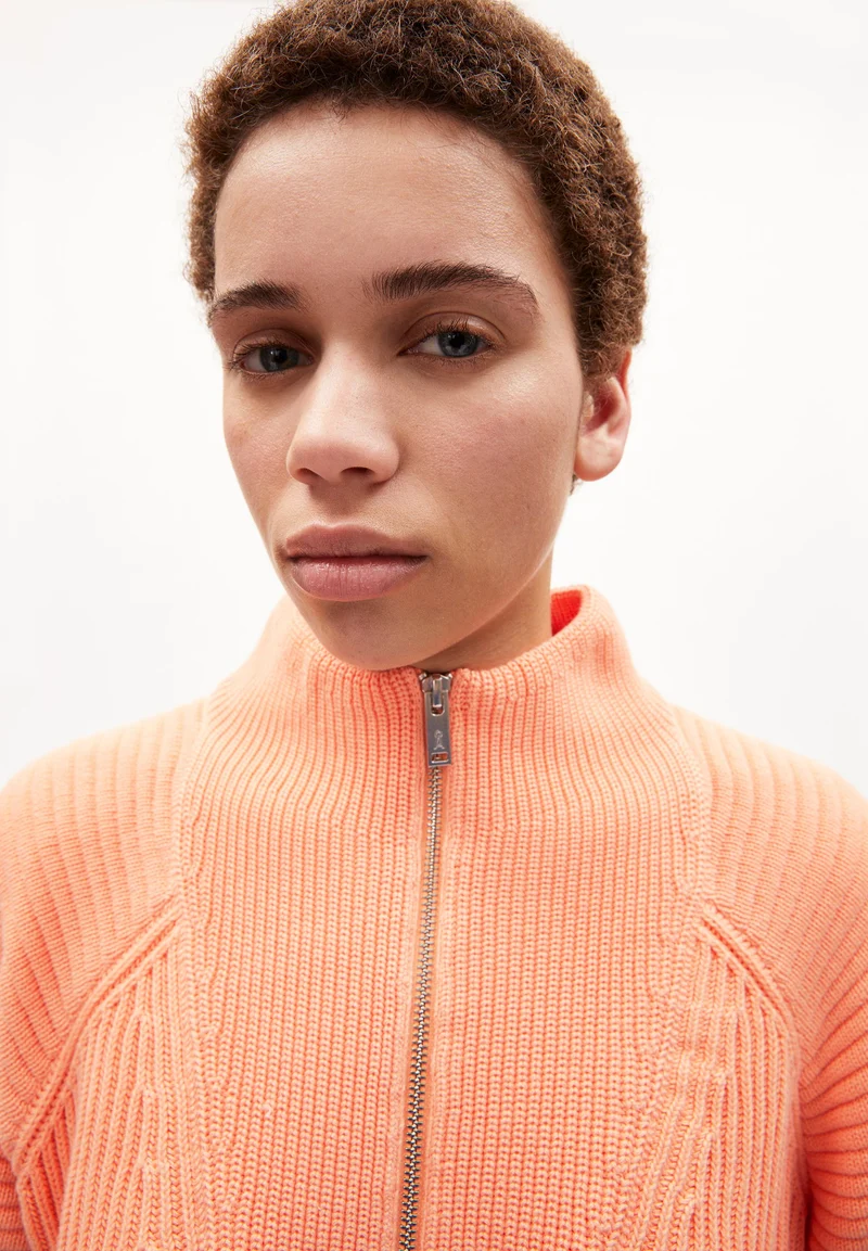 RONYIAAS | warm peach