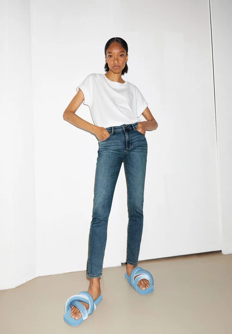 TILLAA | tinted blue