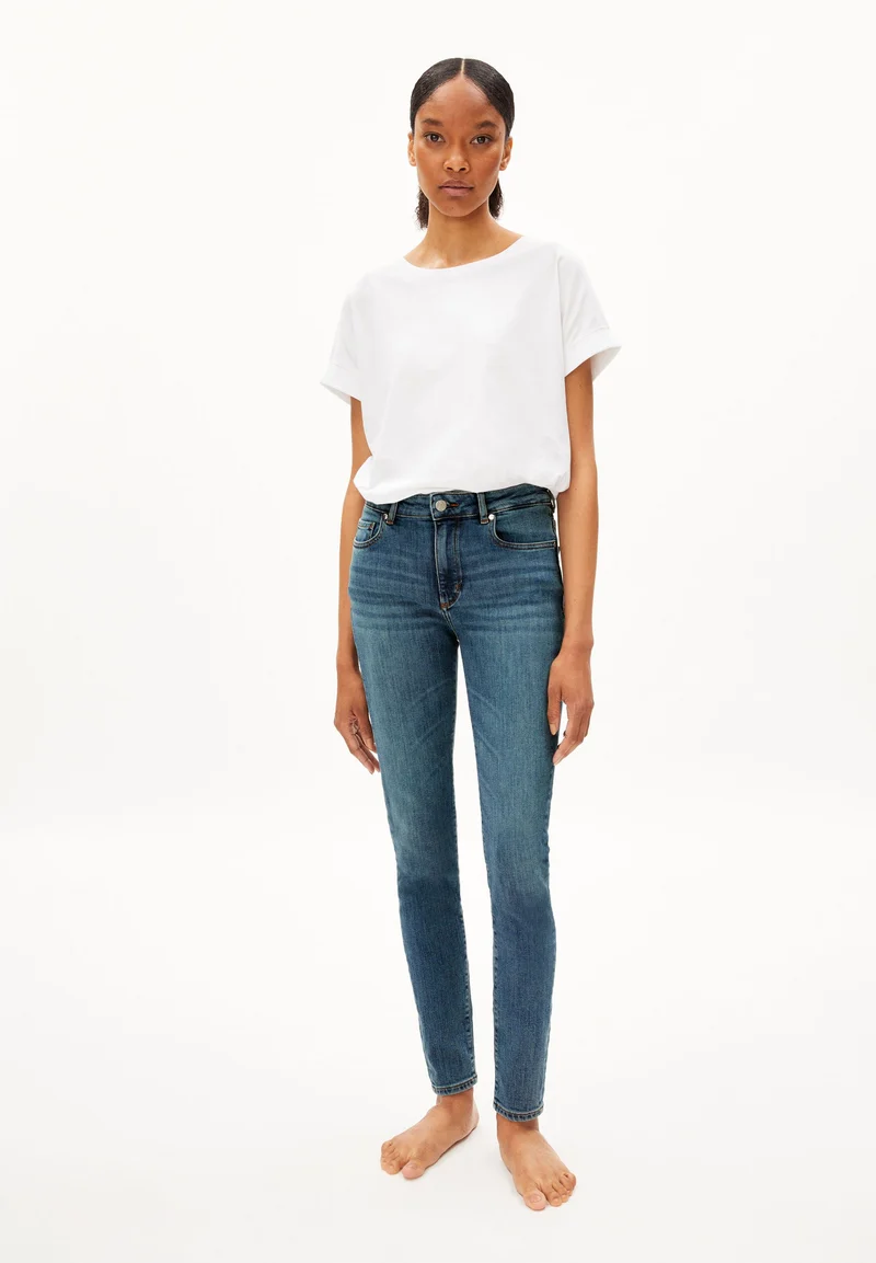 TILLAA | tinted blue