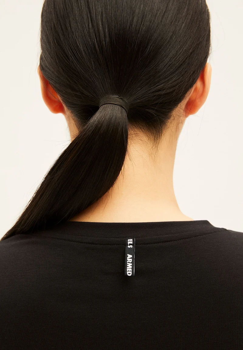 MANJAA | black