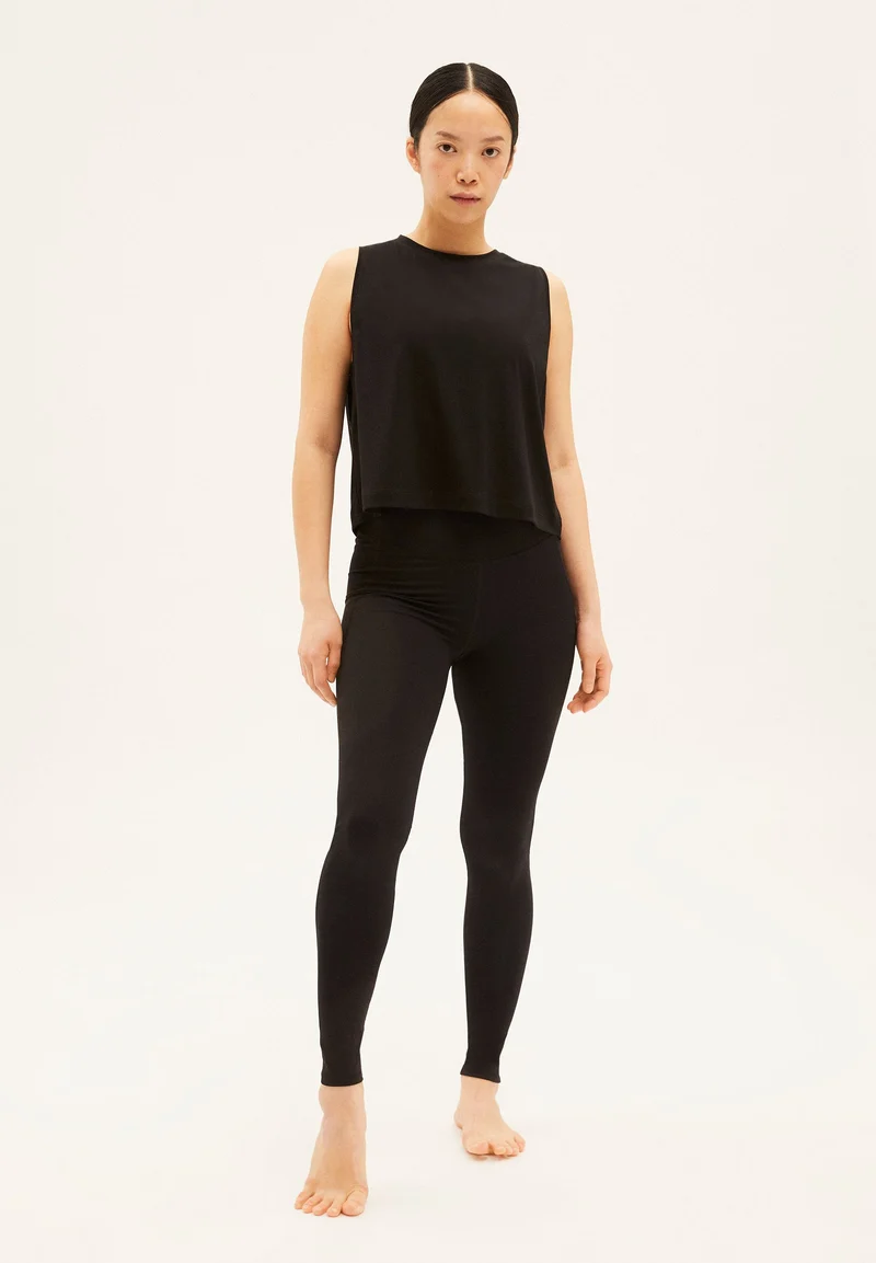 MANJAA | black