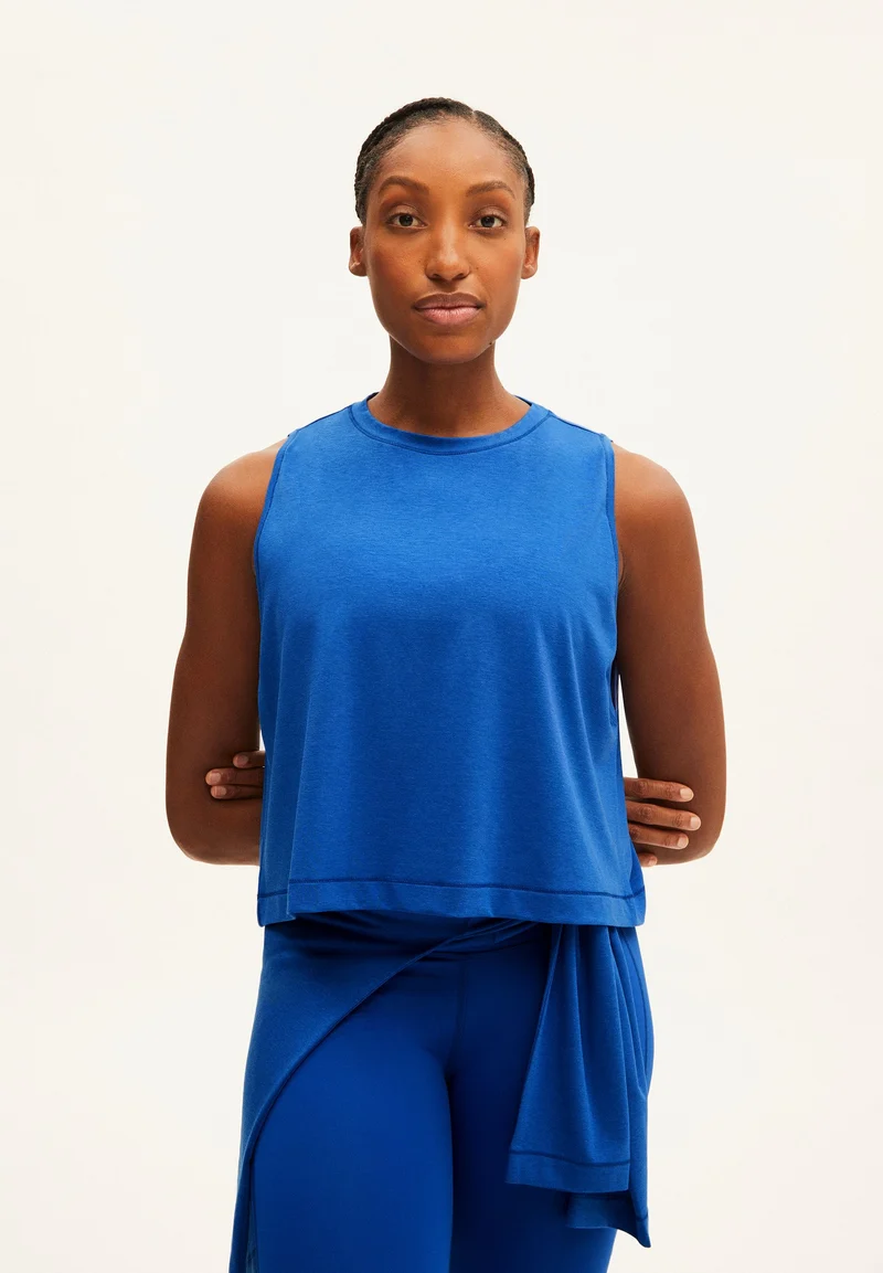MANJAA | dynamo blue
