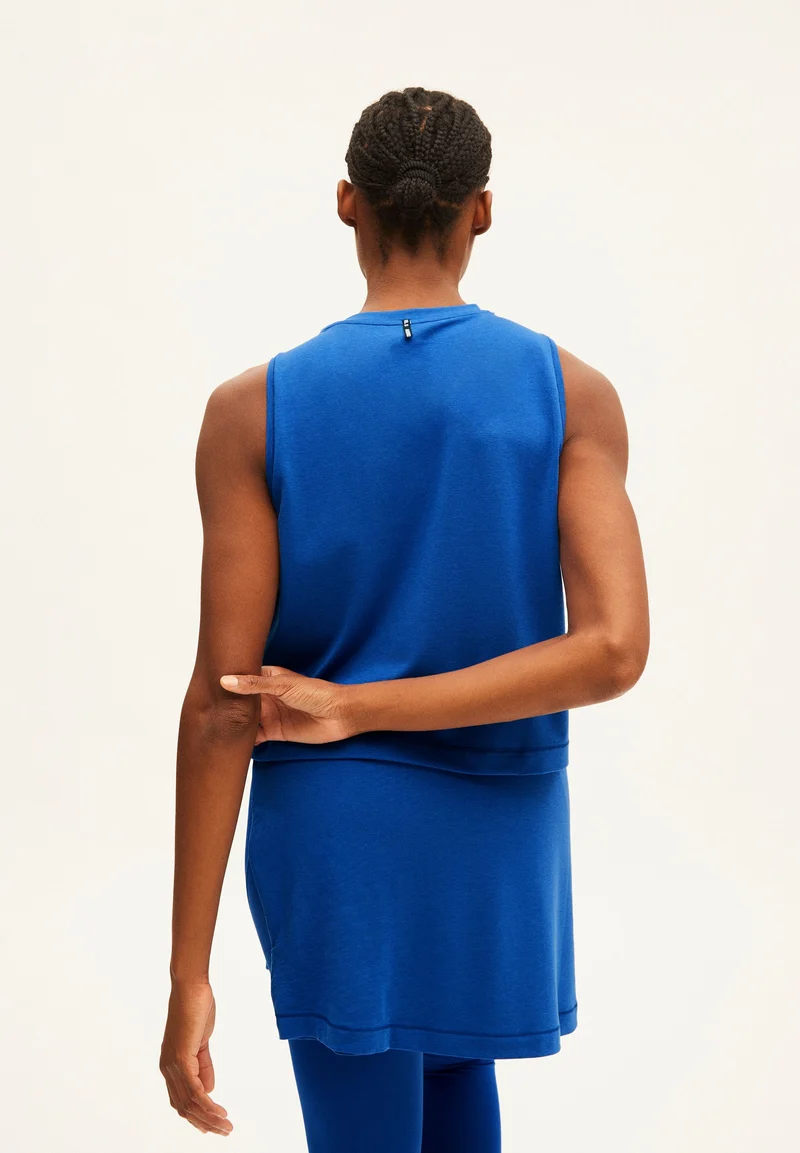 MANJAA | dynamo blue