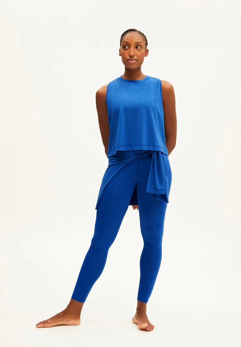 MANJAA | dynamo blue