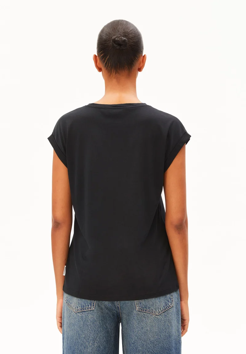 JILAANA T-SHIRT | black