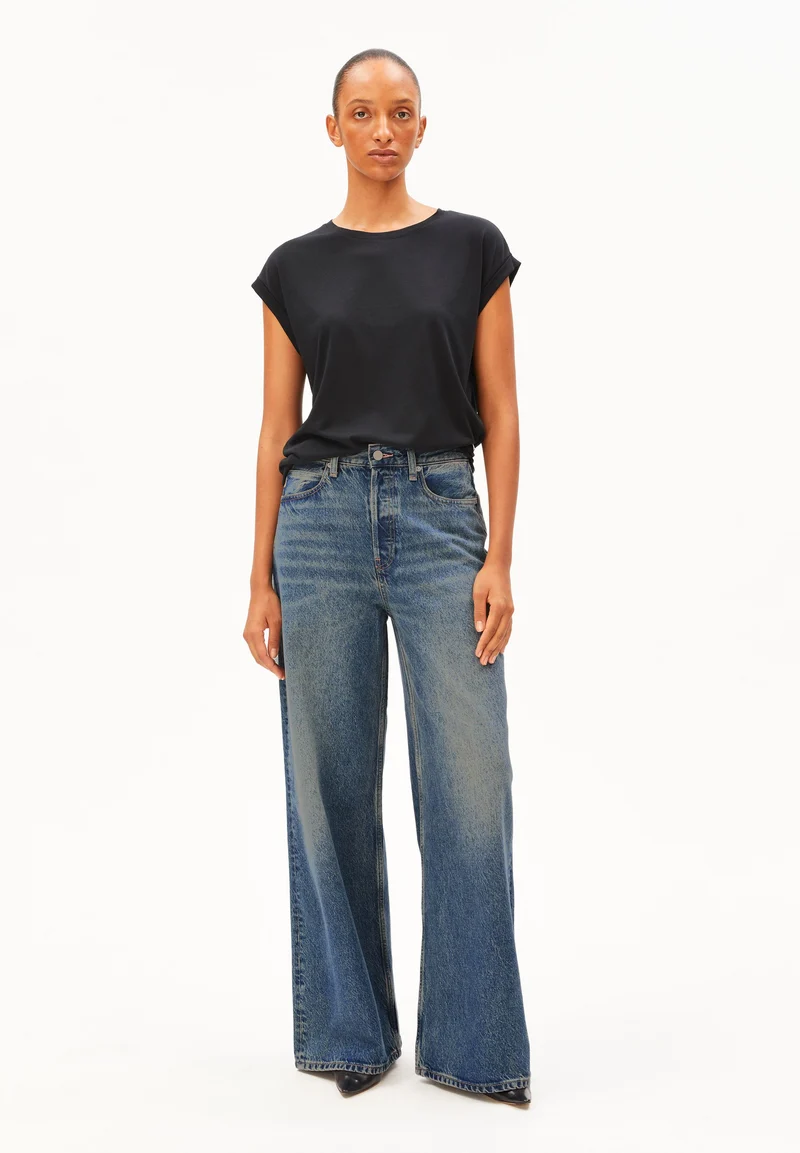 JILAANA T-SHIRT | black
