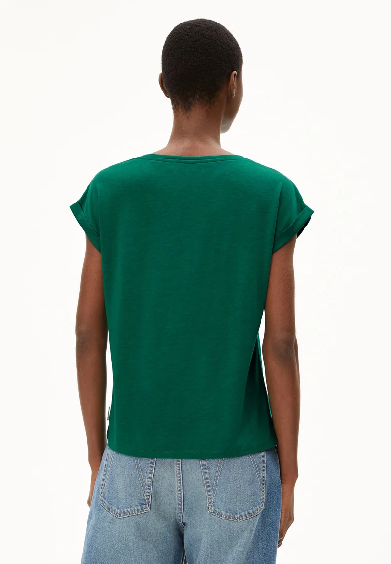 JILAANA T-SHIRT | emerald green