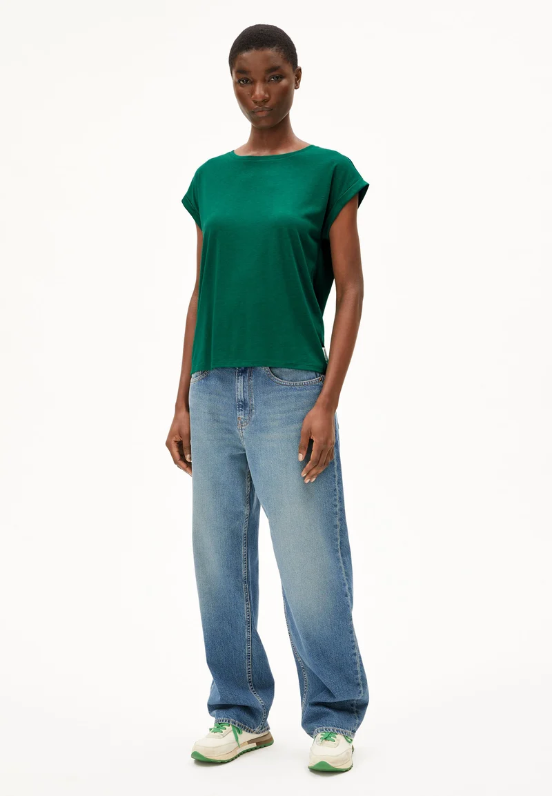 JILAANA T-SHIRT | emerald green