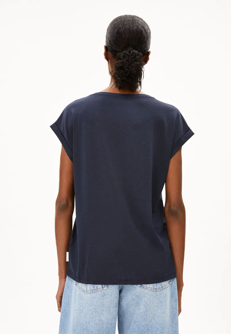 JILAANA T-SHIRT | night sky