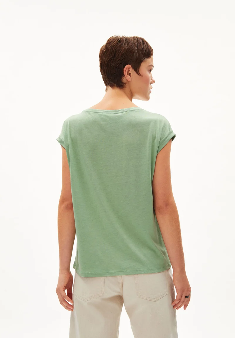 JILAANA T-SHIRT | smith green