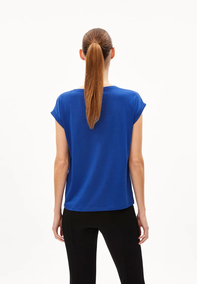 JILAANA T-SHIRT | dynamo blue