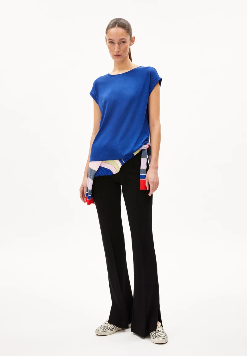 JILAANA T-SHIRT | dynamo blue