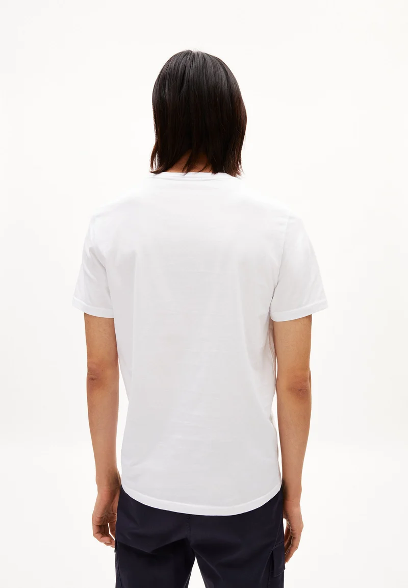 JAAMES FLOWERS | white