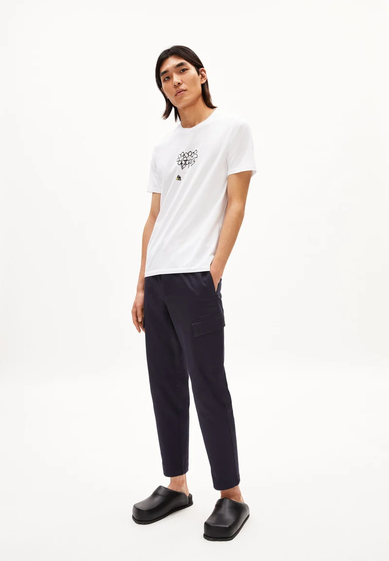 JAAMES FLOWERS | white