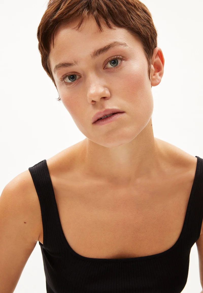ARAYAA | black