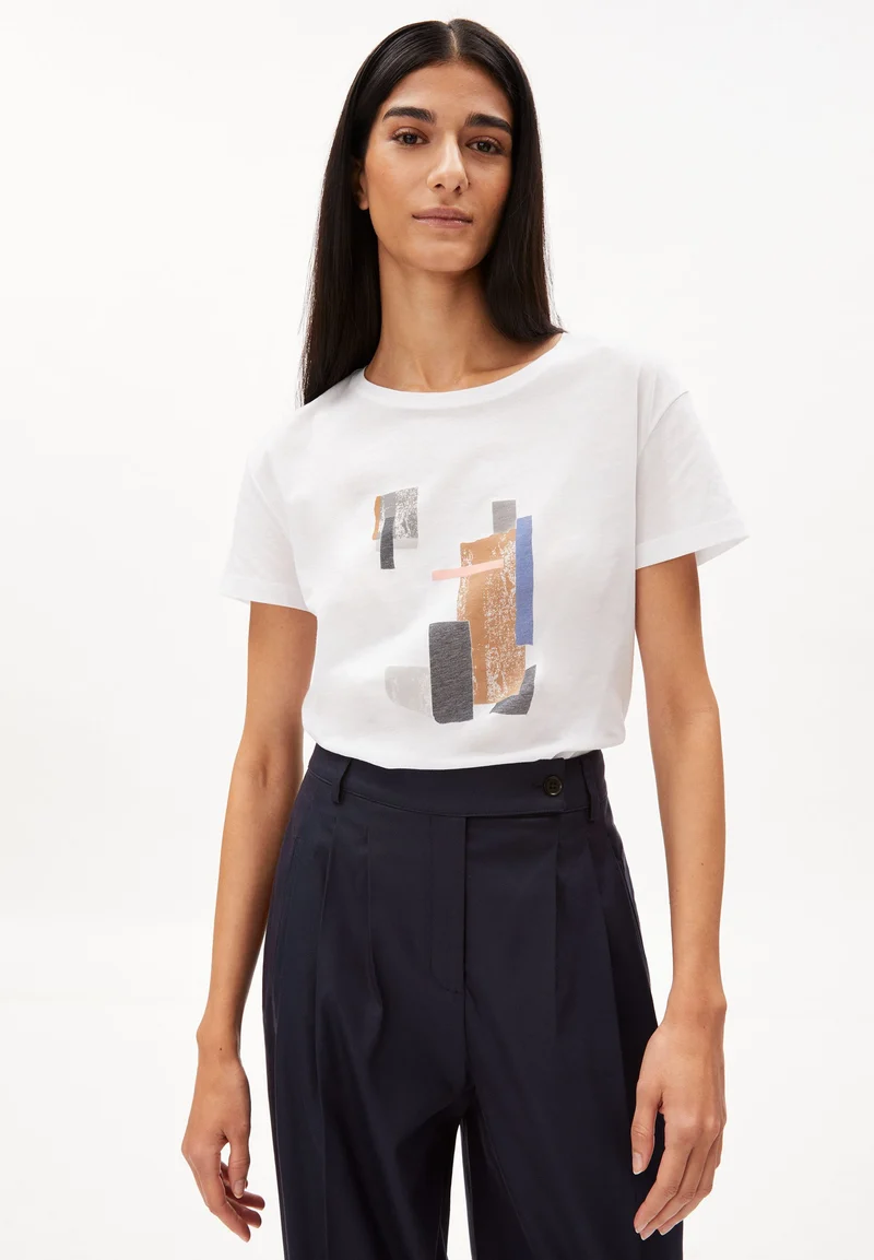 NELAA SQUARES | white