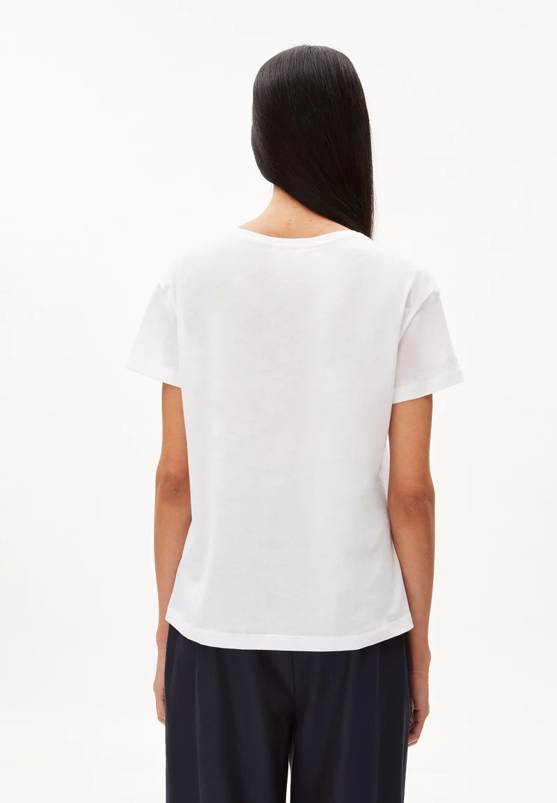 NELAA SQUARES | white