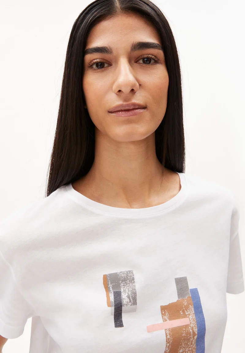 NELAA SQUARES | white
