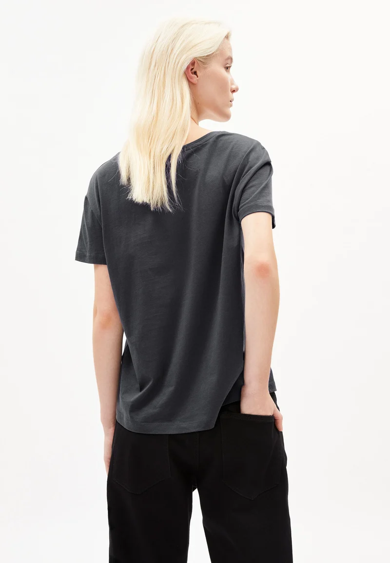 NELAA SQUARES | graphite