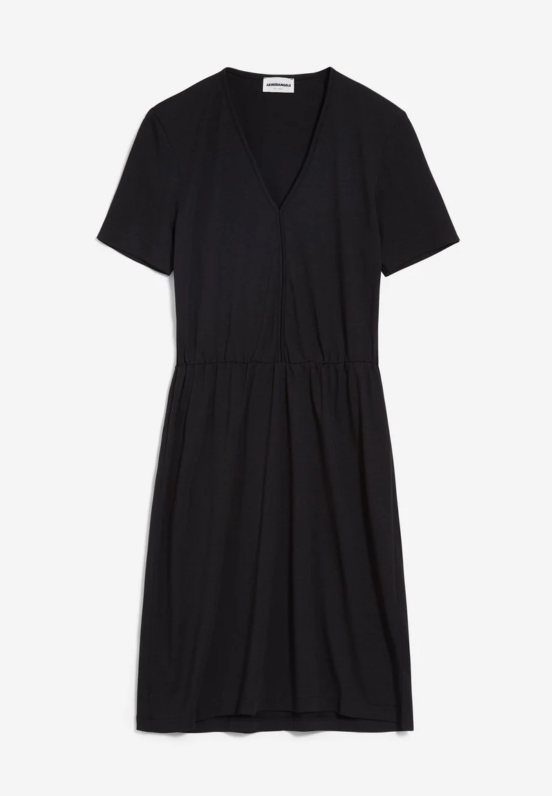 LAVIAA | black