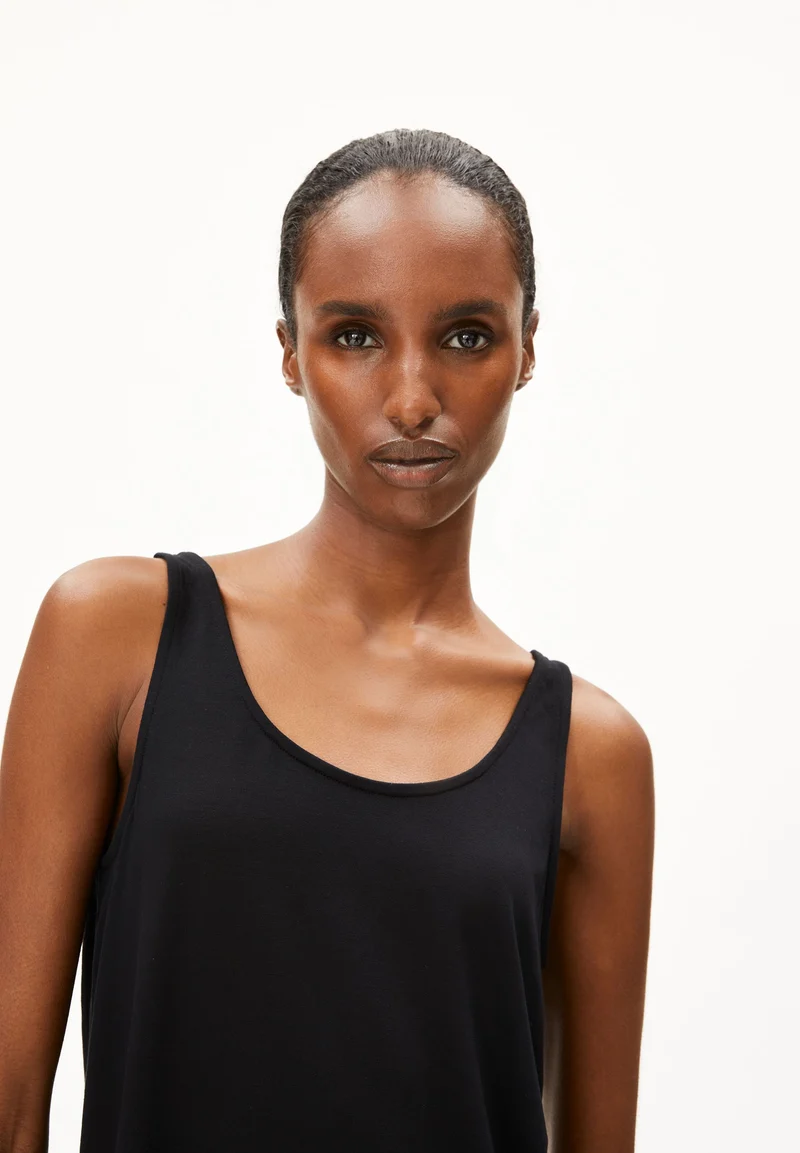 ASHRAANI SOLID | black