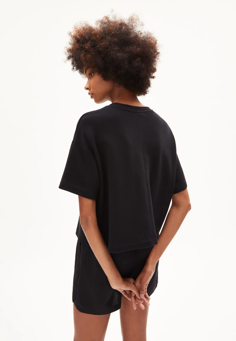 MAARIEKA | black