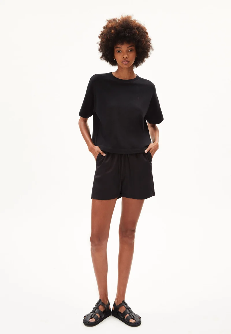 MAARIEKA | black