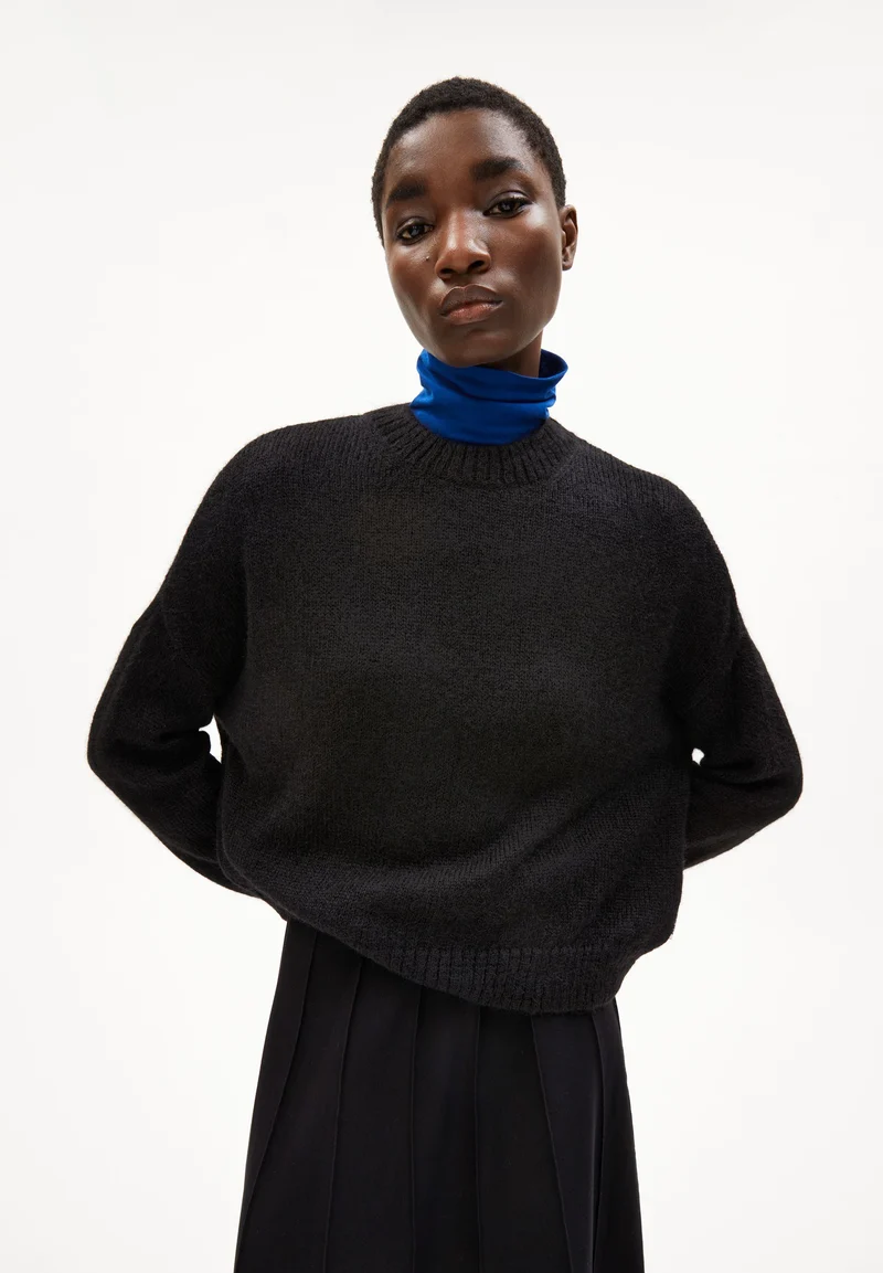SURI INARAA | black