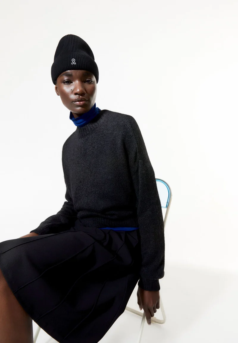 SURI INARAA | black