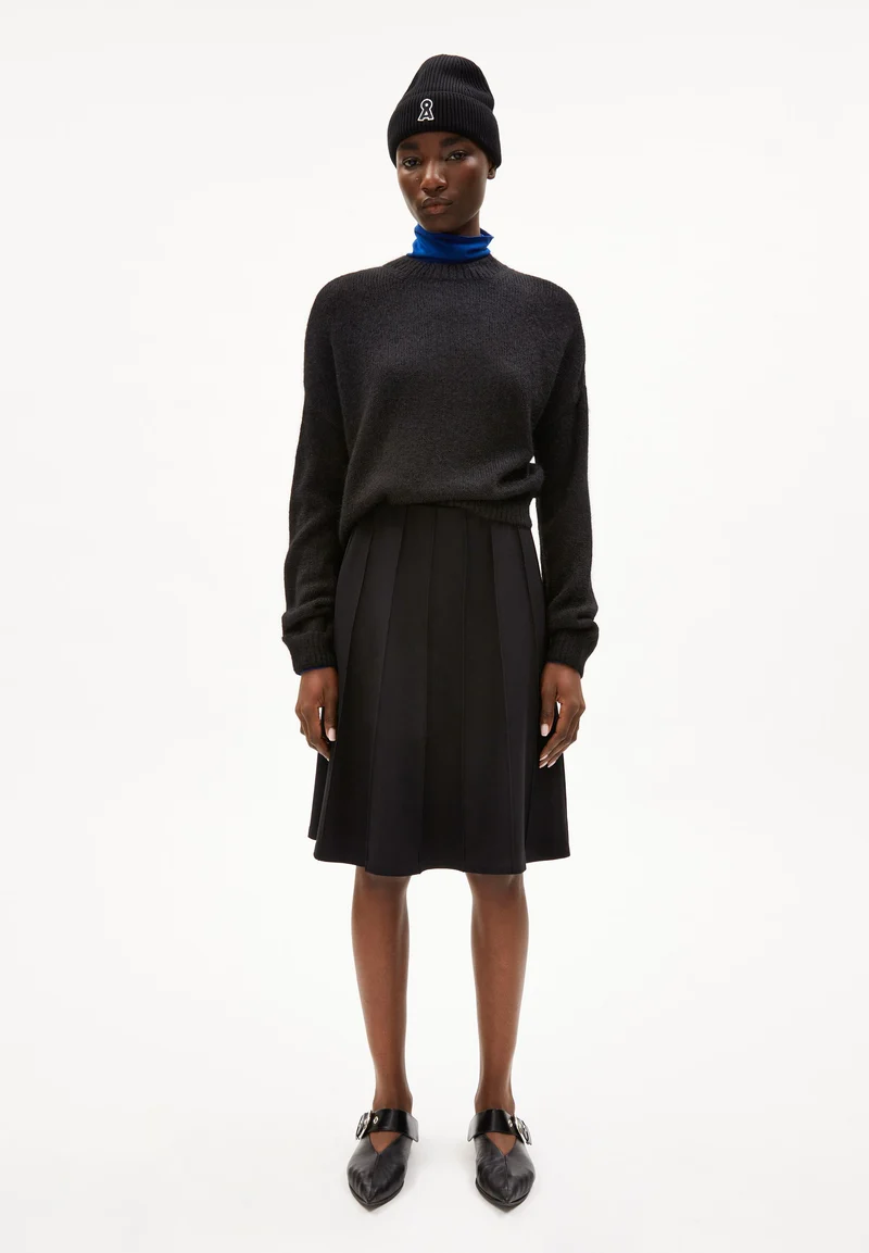SURI INARAA | black