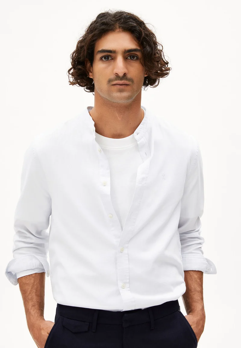 TOMAASAS | white