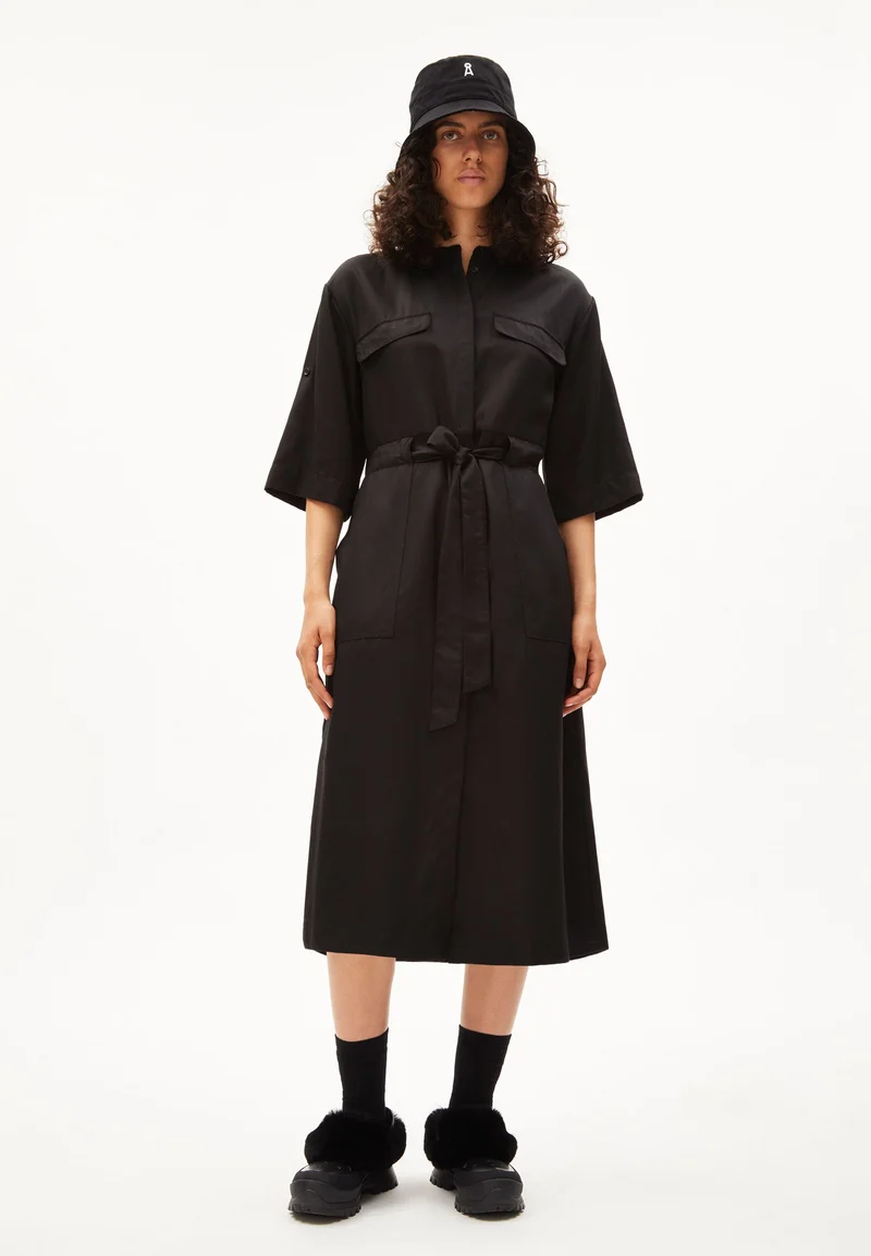 AAMREI | black