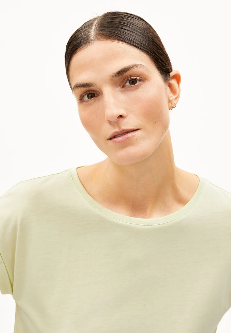 JILAANA T-SHIRT | pastel green