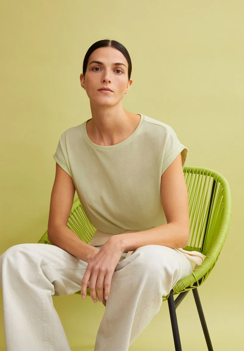 JILAANA T-SHIRT | pastel green