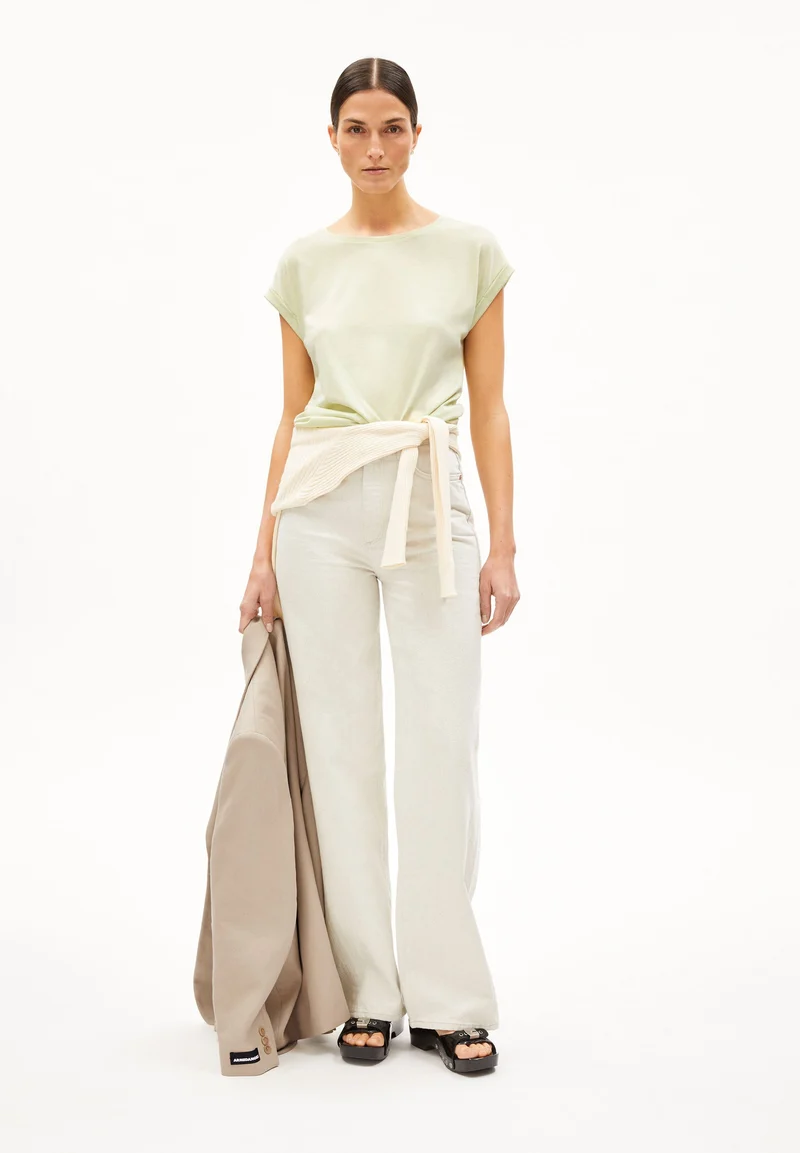 JILAANA T-SHIRT | pastel green