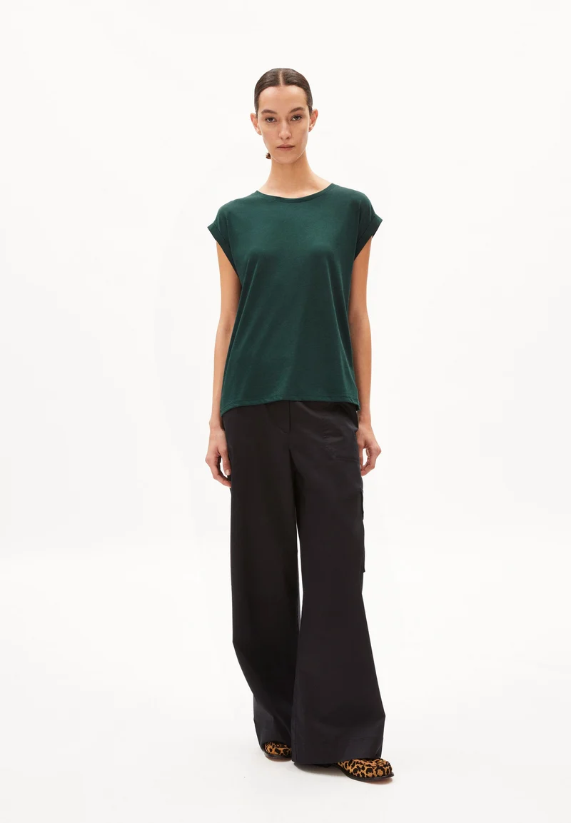 JILAANA T-SHIRT | teal stone