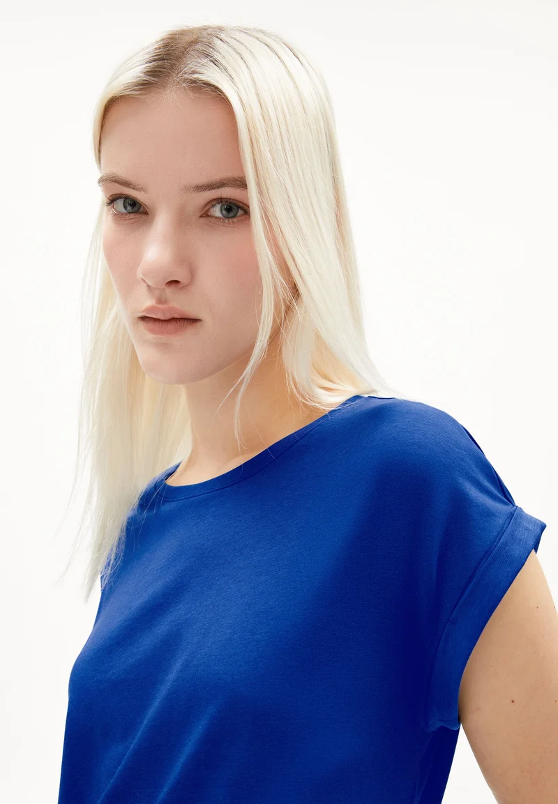 JILAANA T-SHIRT | lapis blue