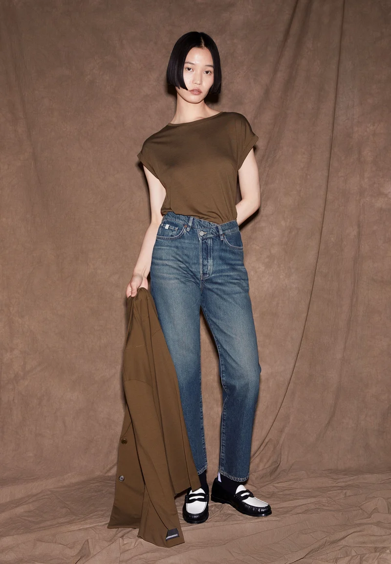 JILAANA T-SHIRT | dried moss