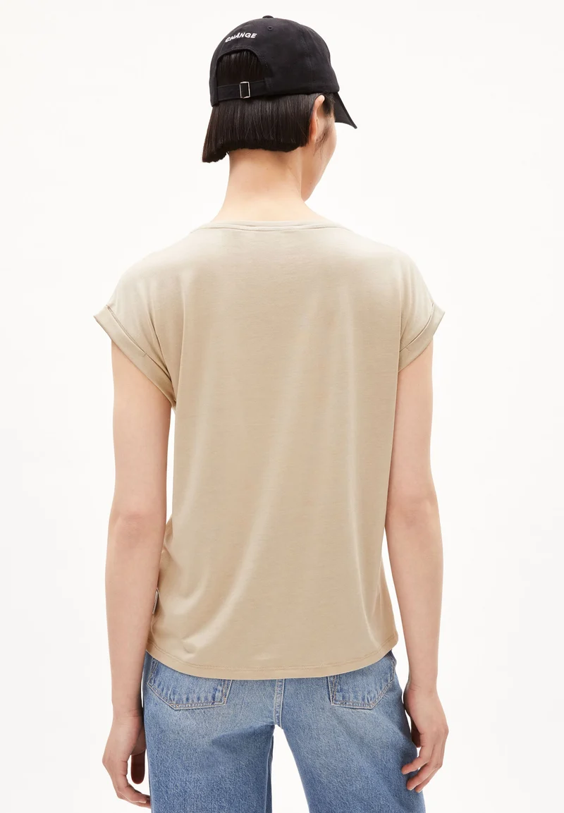 JILAANA T-SHIRT | gravel