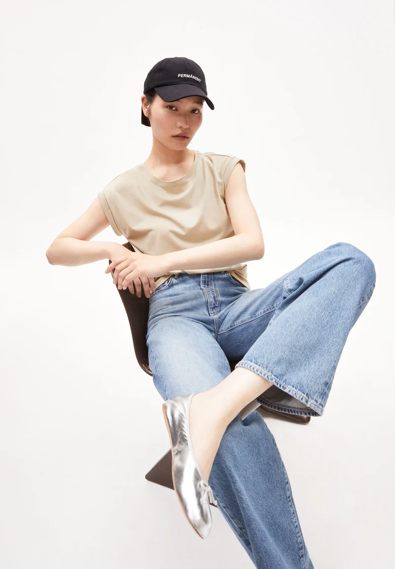 JILAANA T-SHIRT | gravel