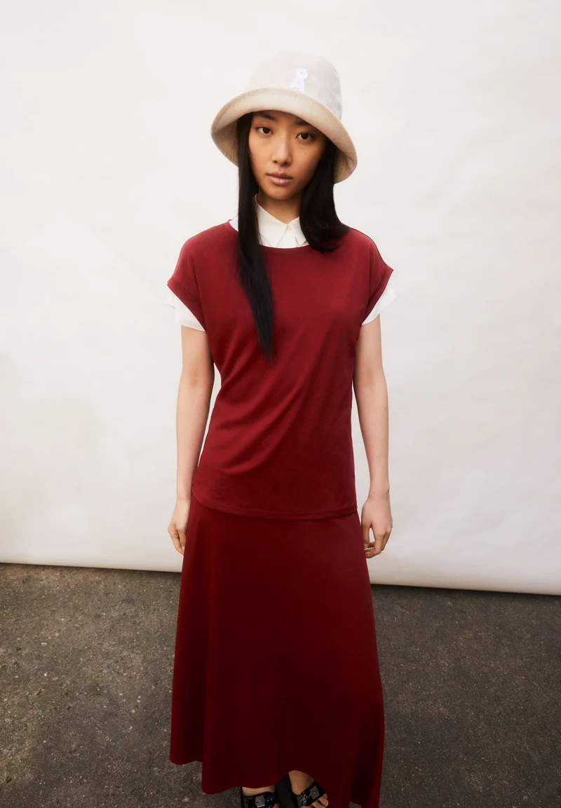 JILAANA T-SHIRT | dark crimson
