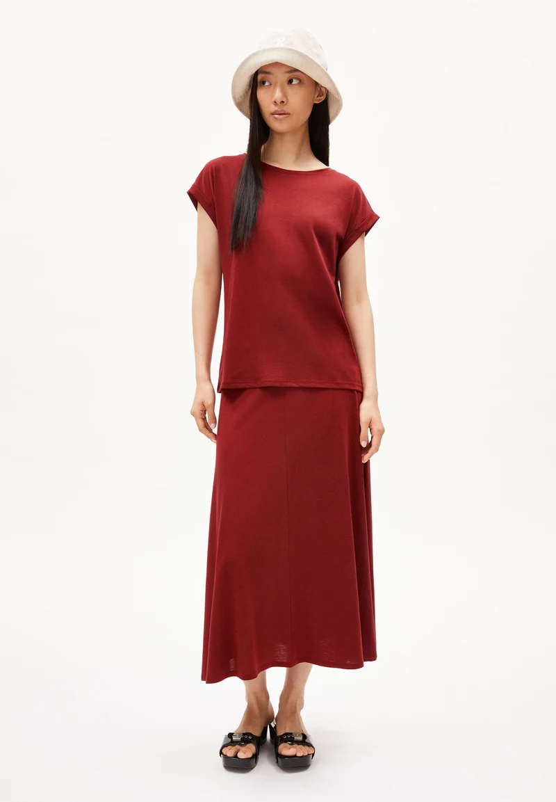 JILAANA T-SHIRT | dark crimson